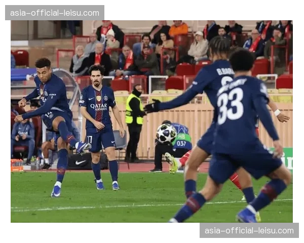 巴黎圣日耳曼主场3-0完胜南特，克瓦拉茨赫利亚梅开二度